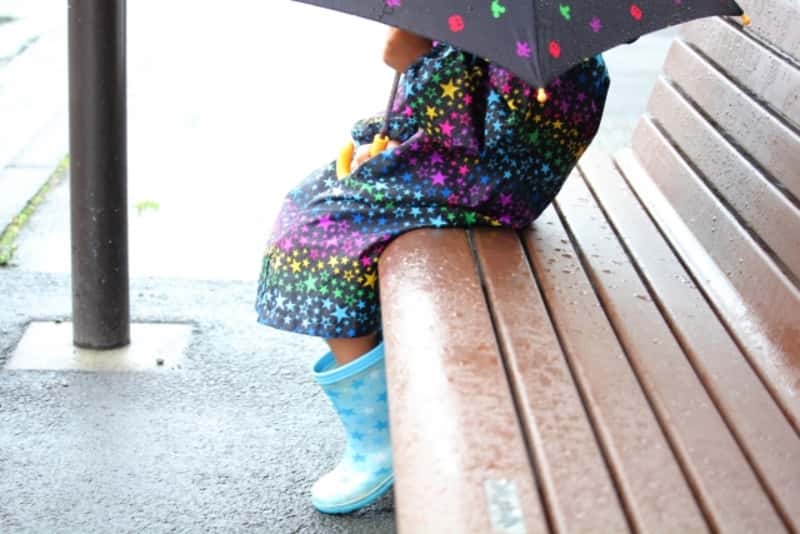 子供の雨具】0歳に必須はママの傘＆1歳～にオススメのレインコートを
