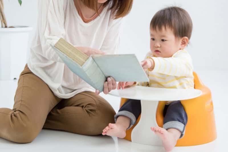 生後2 3ヶ月の赤ちゃんにこれだけは読み聞かせたい絵本15選 ママびよりウェブ