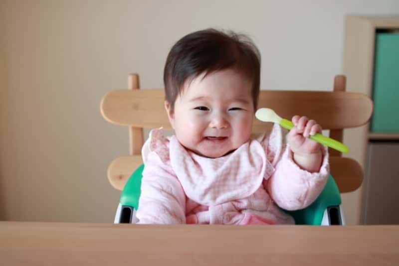 離乳食の悩み 赤ちゃんがスプーンを嫌がるときの対策と人気のスプーン5選 ママびよりウェブ