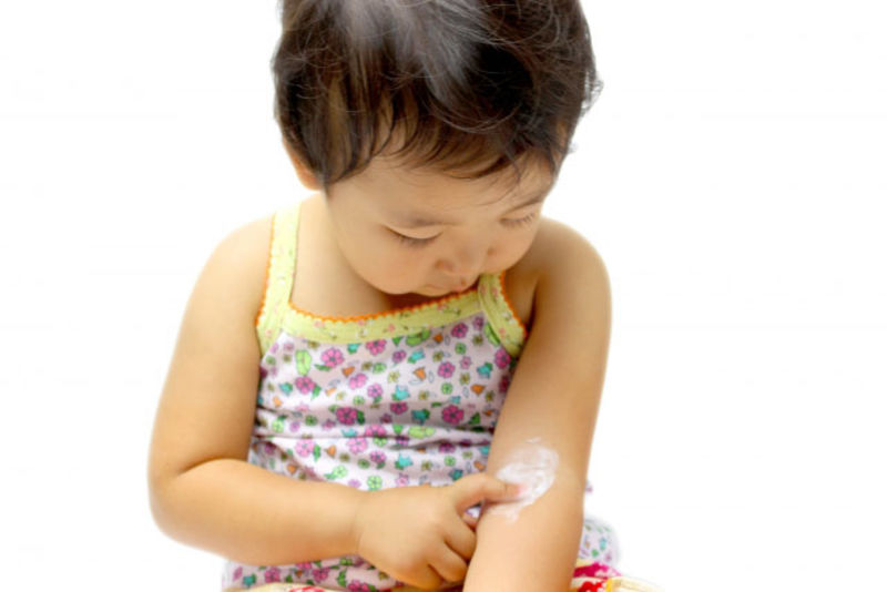 子供の乾燥肌におすすめの保湿剤 赤ちゃんや0歳もokな保湿クリームをご紹介 ママびよりウェブ