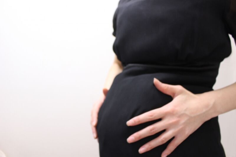 胎動はいつから はじめて感じる時期と胎動の感じ方 妊娠中期 ママびよりウェブ